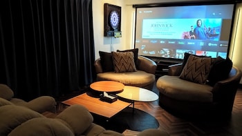 CINEMA RESORTS 1
