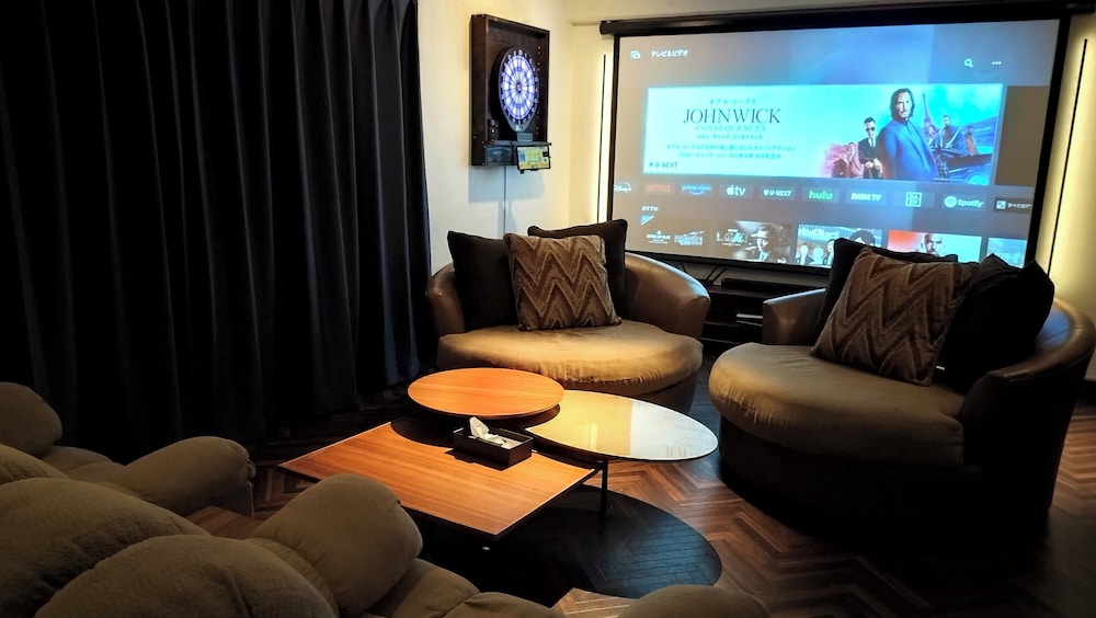 CINEMA RESORTS 1