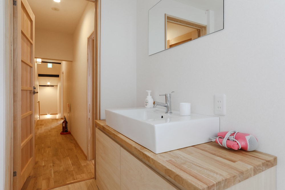 Shiki Homes | ZEN FUYACHO 善 麸屋町 バスルームのシンク0 | Shiki Homes 善 麩屋町