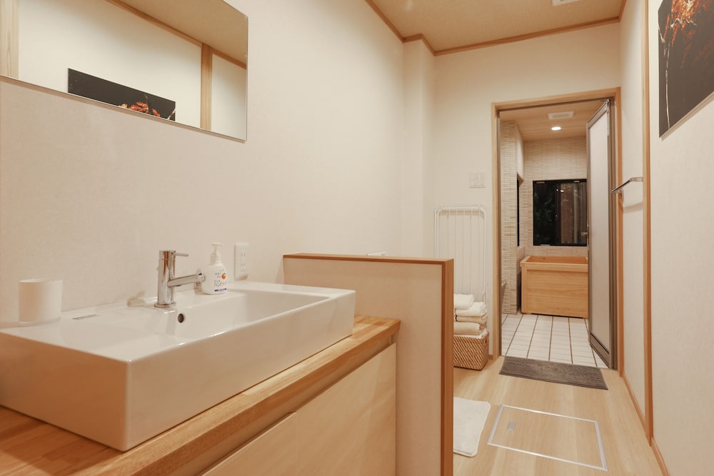 Shiki Homes | ZEN FUYACHO 善 麸屋町 バスルーム2 | Shiki Homes 善 麩屋町