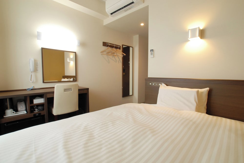 ベーシック ダブルルーム ダブルベッド 1 台 喫煙可 | ABホテル深谷
