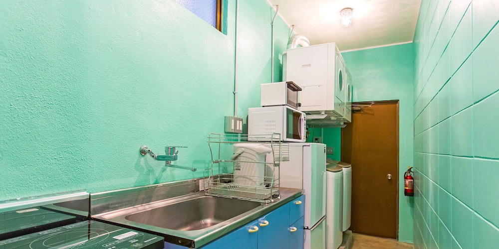 コンパクトプライベートルーム 共用キッチン0 | シーウォールホステル