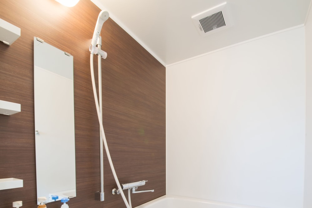 Room202 ツインベッドルーム (シャワーのみ) 禁煙 バスルームのシャワー0 | Maruka 石垣島