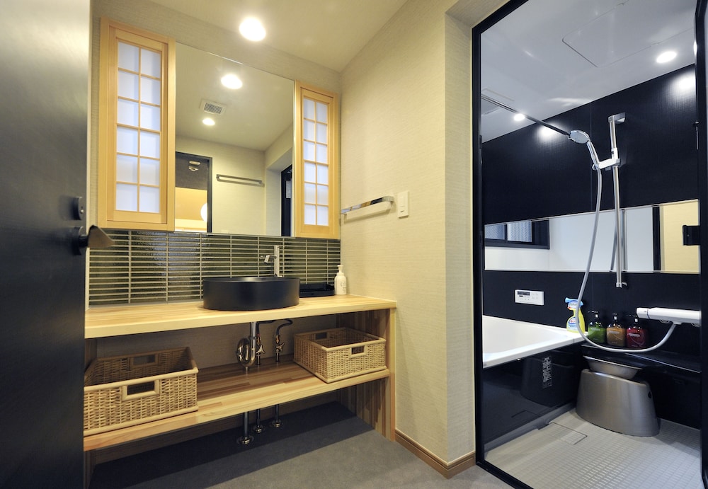 一棟貸し(半分) A バスルーム1 | 風雅別邸 四条大宮