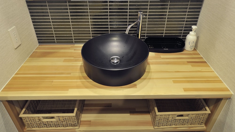 一棟貸し(半分) A バスルームのシンク0 | 風雅別邸 四条大宮