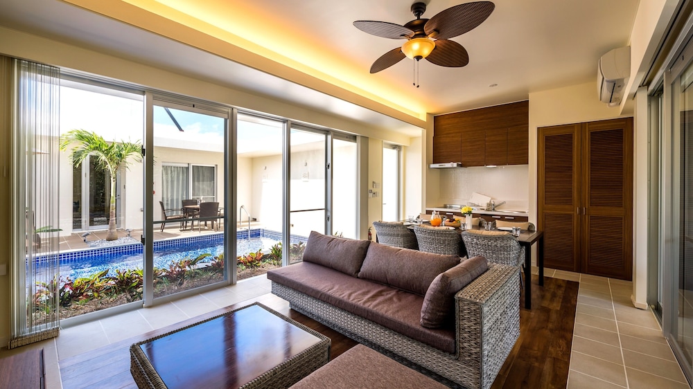 LOTUS リビング エリア0 | Ahman Suite Villa Sumuide