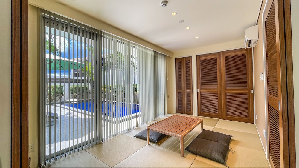 ORCHID リビング エリア1 | Ahman Suite Villa Sumuide