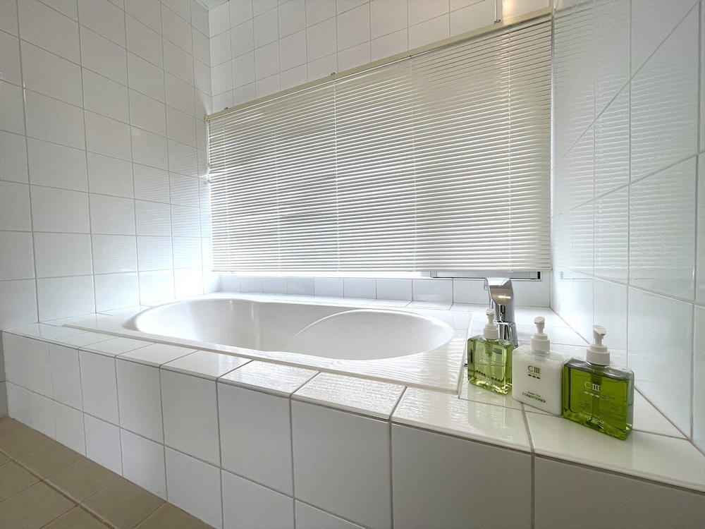 ORCHID バスルーム1 | Ahman Suite Villa Sumuide