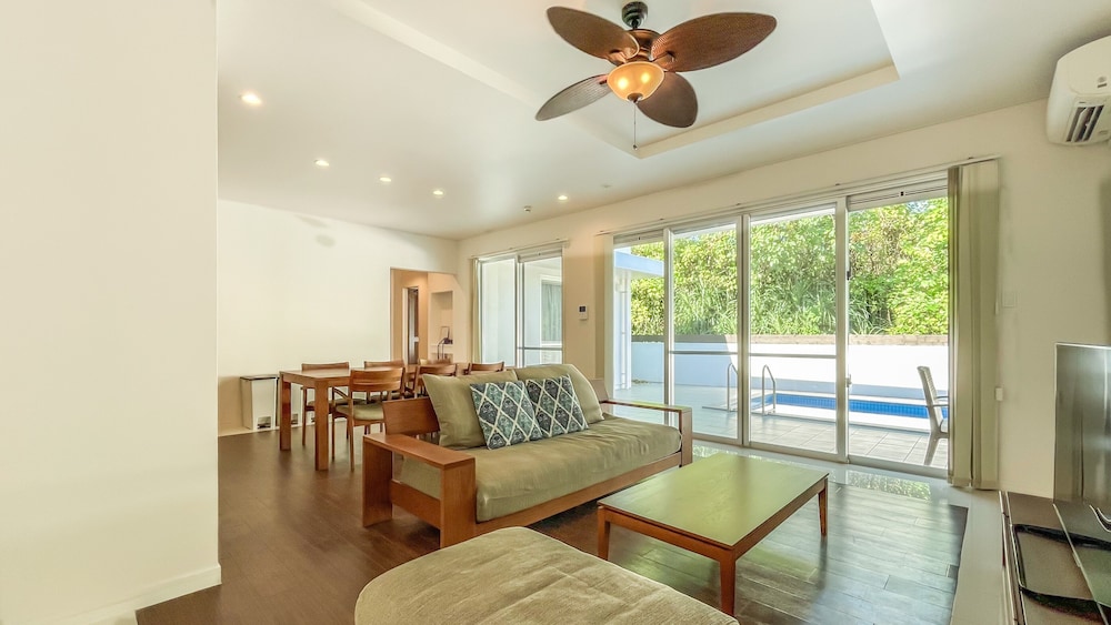 PLAGE リビング エリア0 | Ahman Suite Villa Sumuide