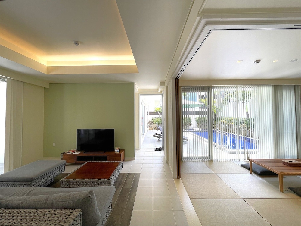 ORCHID リビング エリア2 | Ahman Suite Villa Sumuide