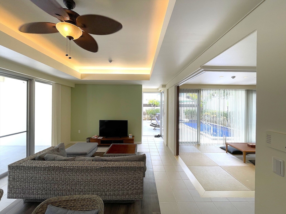 ORCHID リビング エリア3 | Ahman Suite Villa Sumuide