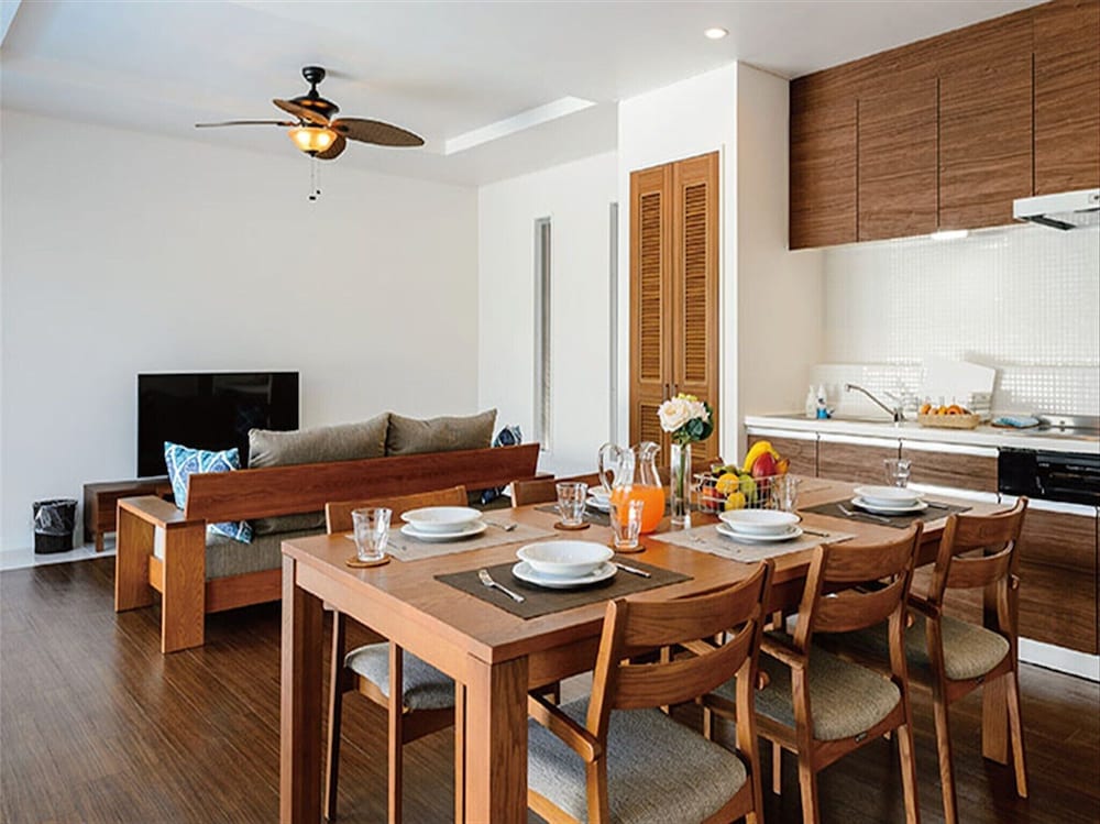 PLAGE リビング エリア1 | Ahman Suite Villa Sumuide