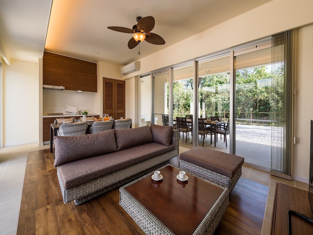 LOTUS リビング エリア1 | Ahman Suite Villa Sumuide