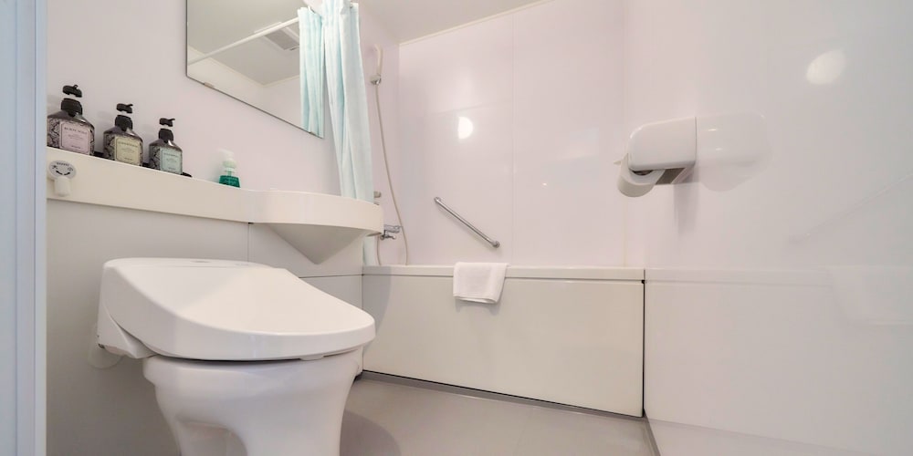 ロイヤル ツインルーム バスルーム1 | 水口センチュリーホテル