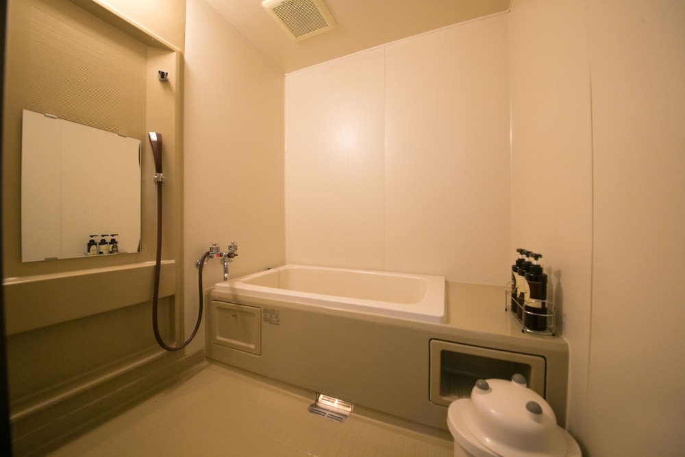 [大人専用] 和洋室 (禁煙) 2F バスルーム0 | ゆふいんバース　里山茶風