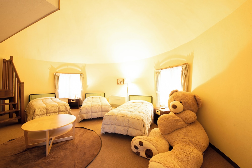 スローハウスヴィラ くまさんルーム 禁煙(チェックイン場所 ログハウス管理棟) | 御殿場高原時之栖