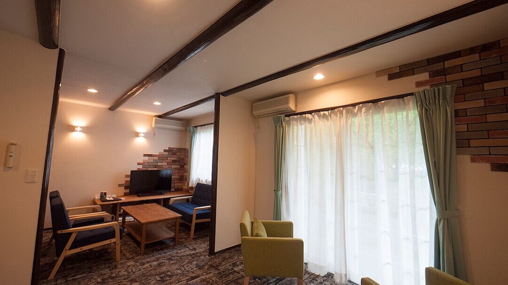 ブルーベリーロッジ Aタイプ 禁煙(チェックイン場所 ログハウス管理棟) 客室1 | 御殿場高原時之栖