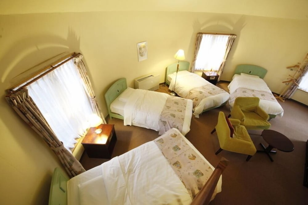 スローハウスヴィラ ピーターラビットルーム 禁煙(チェックイン場所 ログハウス管理棟) 客室2 | 御殿場高原時之栖