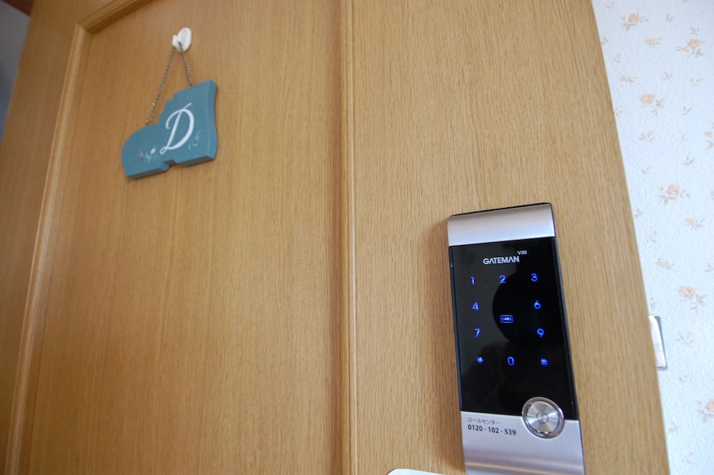 デラックス ツインルーム 共用バスルーム 客室4 | ゲストハウスシャコンヌ軽井沢