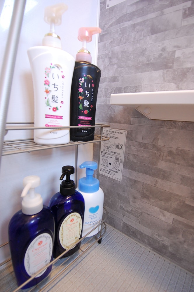 デラックス ツインルーム 共用バスルーム バスルームの設備0 | ゲストハウスシャコンヌ軽井沢