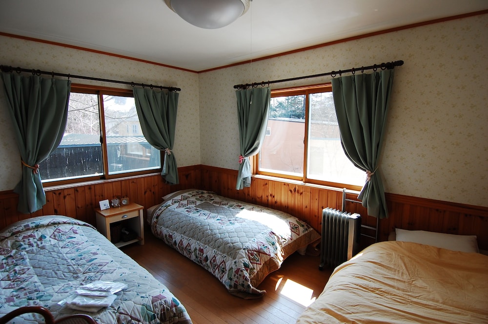 客室1 | ゲストハウスシャコンヌ軽井沢