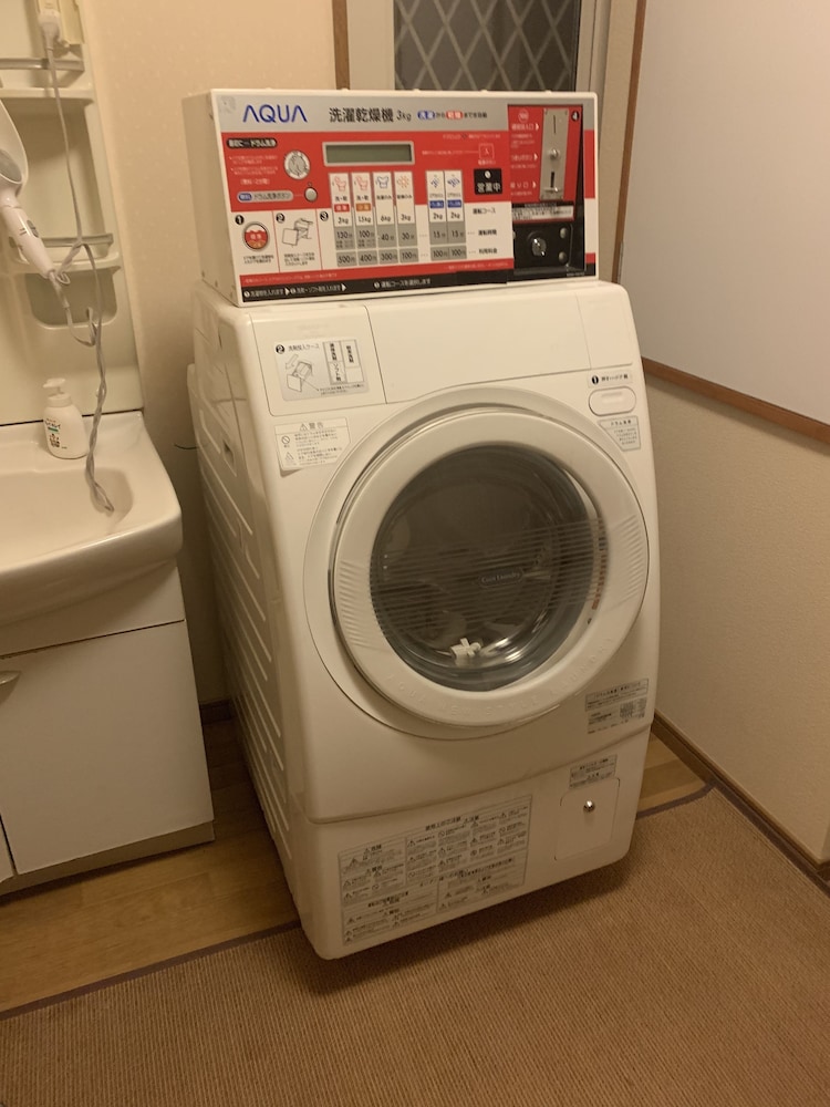 デラックス ツインルーム 共用バスルーム ランドリー0 | ゲストハウスシャコンヌ軽井沢