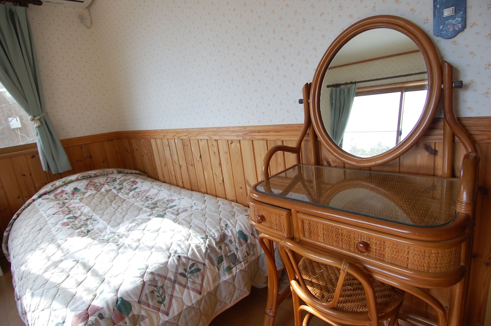 デラックス ツインルーム 共用バスルーム 客室2 | ゲストハウスシャコンヌ軽井沢