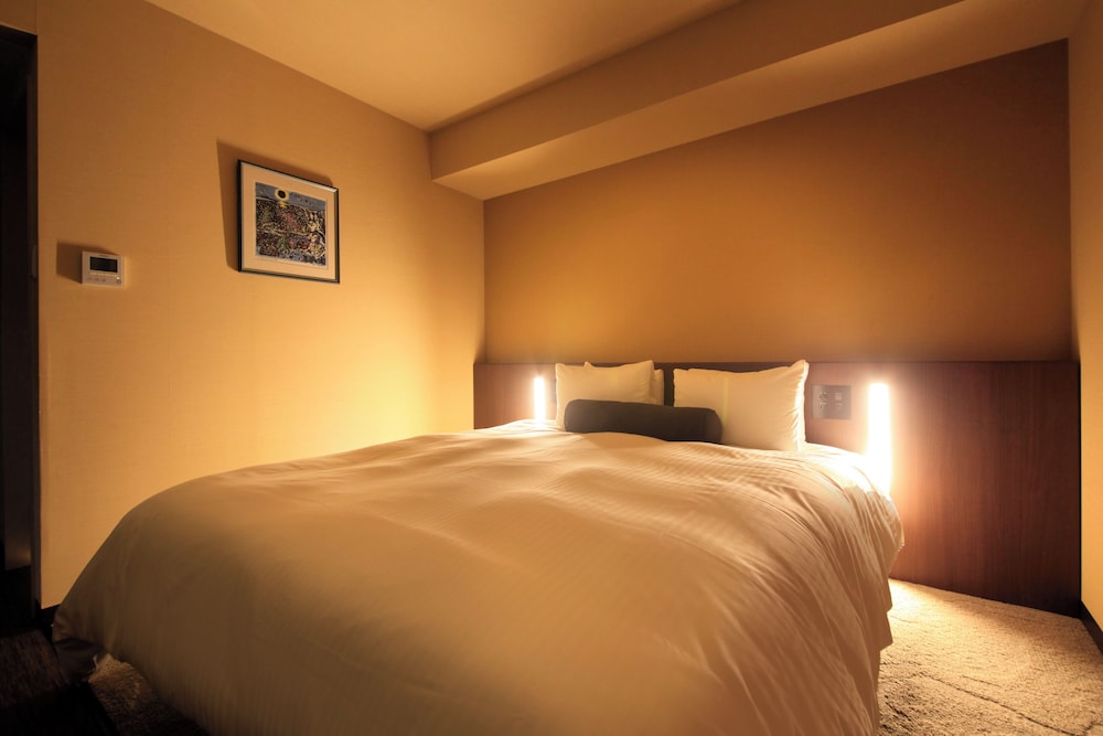 デラックス ダブルルーム クイーンベッド 1 台 禁煙 客室1 | リッチモンドホテル那覇久茂地