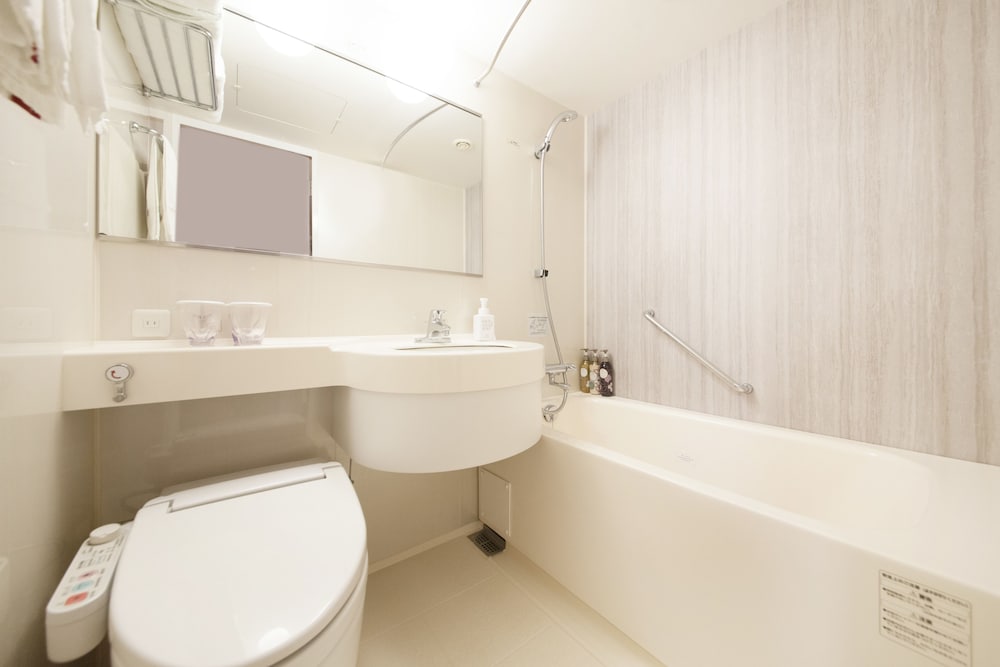 トリプルルーム 喫煙可 バスルーム0 | リッチモンドホテル那覇久茂地