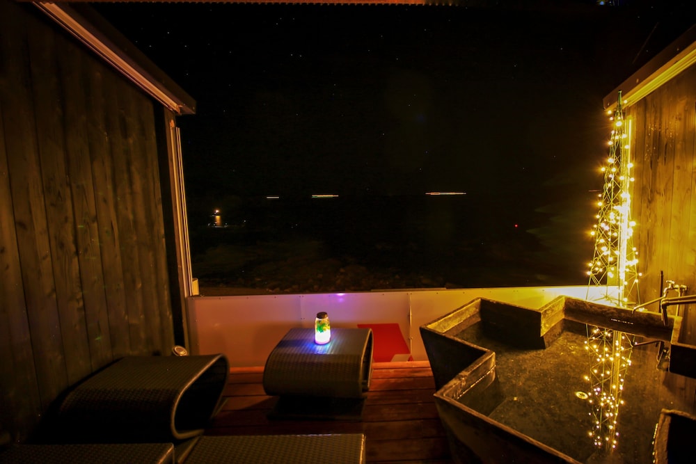 ダブルルーム　露天風呂付　シービュー　1階 深めの浴槽2 | XYZ Private spa and Seaside Resort