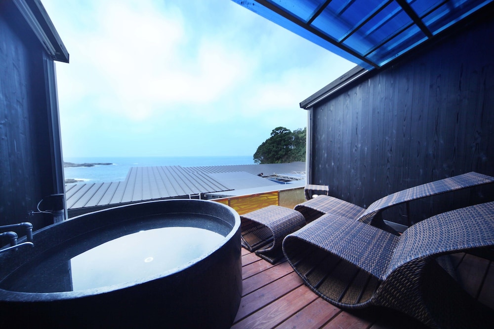 ダブルルーム　露天風呂付　シービュー　上層階 テラス / パティオ0 | XYZ Private spa and Seaside Resort