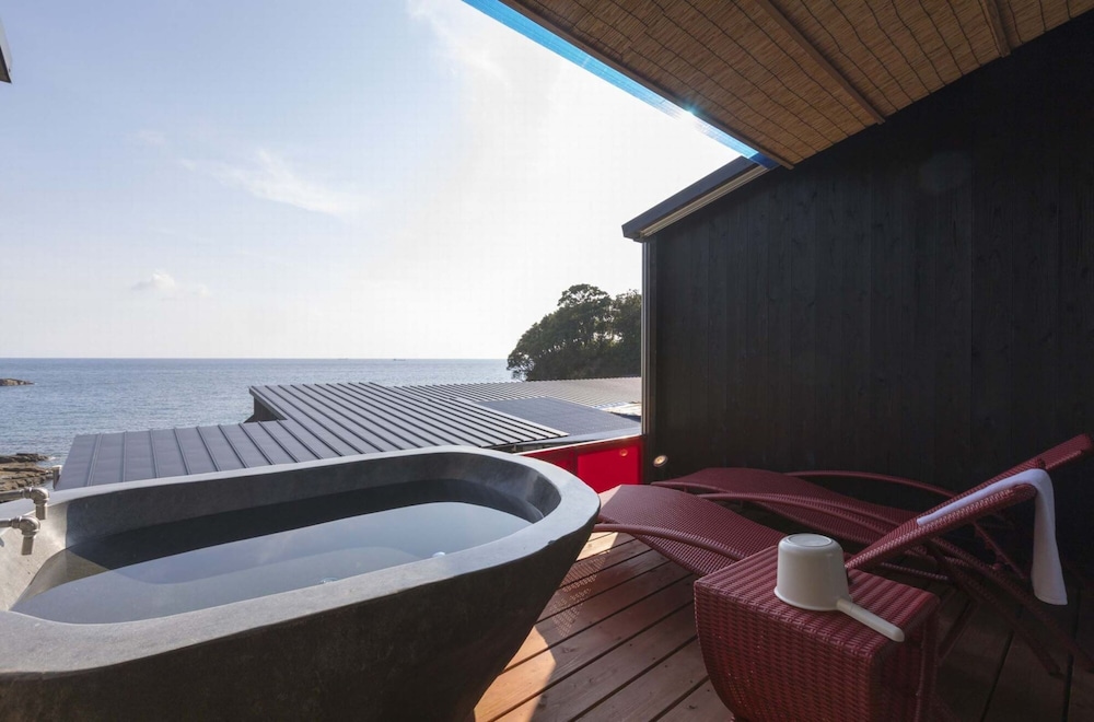 ダブルルーム　露天風呂付　シービュー　上層階 テラス / パティオ1 | XYZ Private spa and Seaside Resort