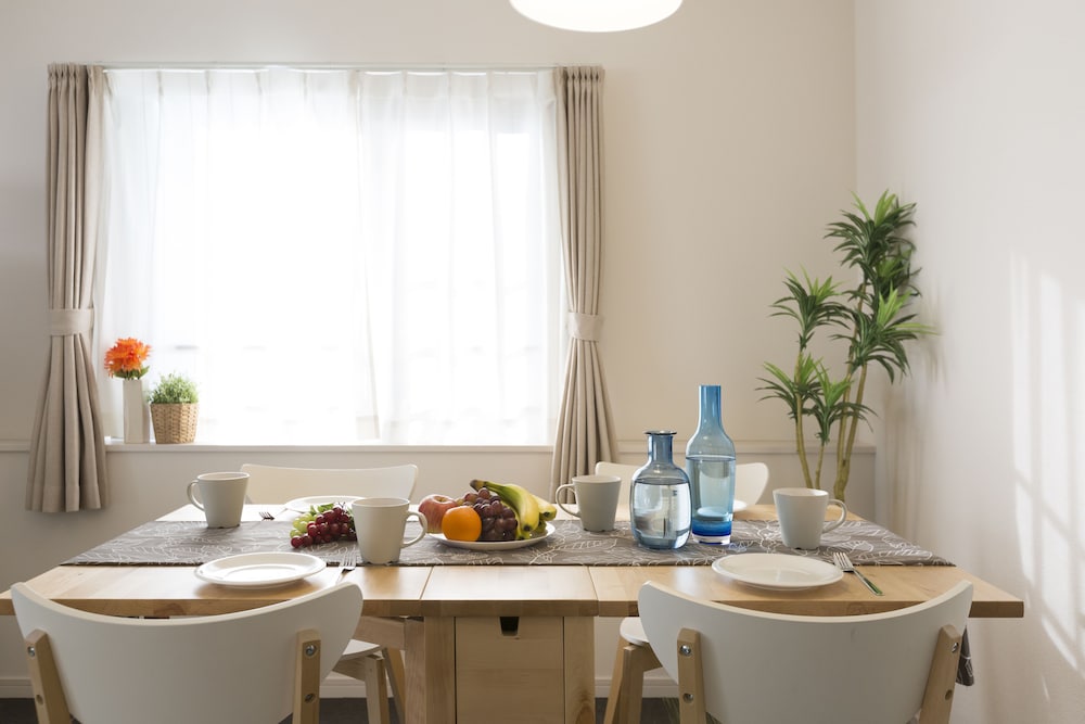 プレミアムスイート 客室内のダイニングエリア3 | The Metropolitan