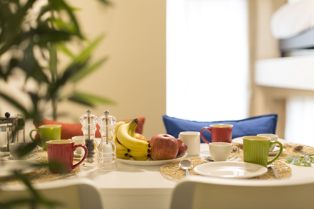 デュープレックス 客室内のダイニングエリア0 | The Metropolitan