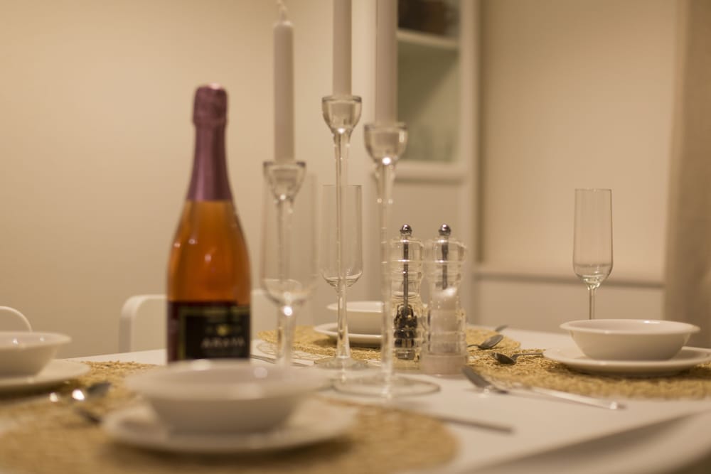 プレミアムスイート 客室内のダイニングエリア5 | The Metropolitan