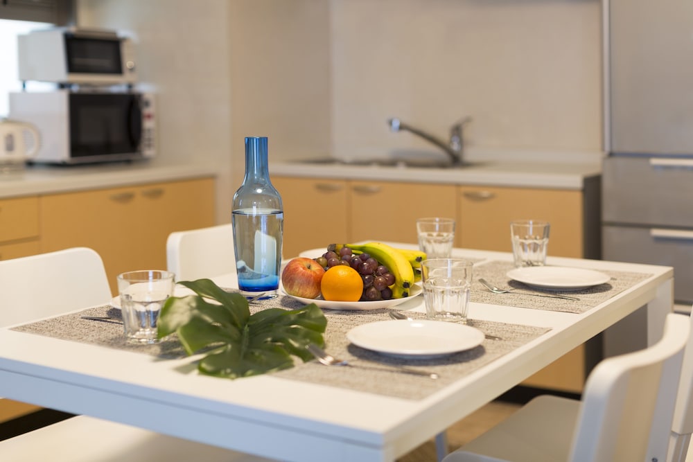 デラックス ルーム 客室内のダイニングエリア0 | The Metropolitan