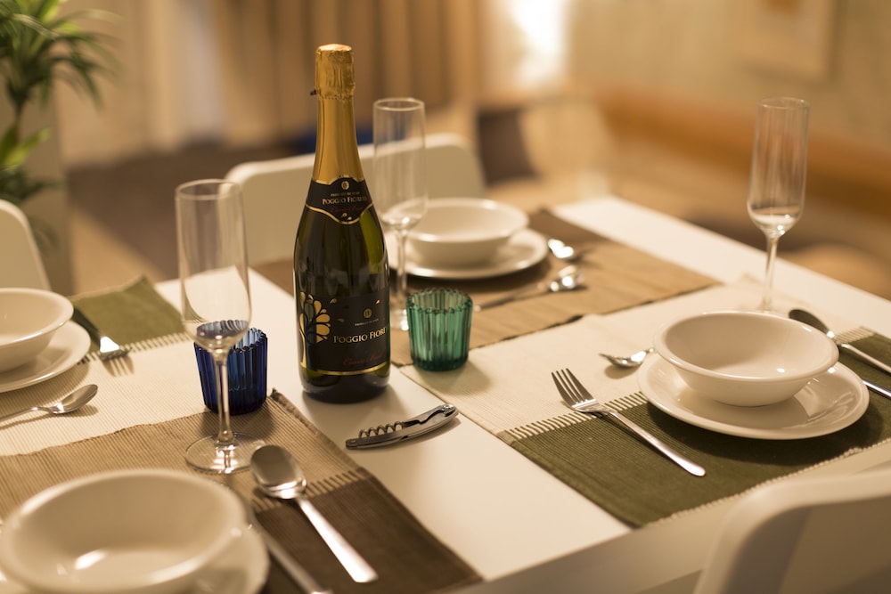 デュープレックス 客室内のダイニングエリア5 | The Metropolitan