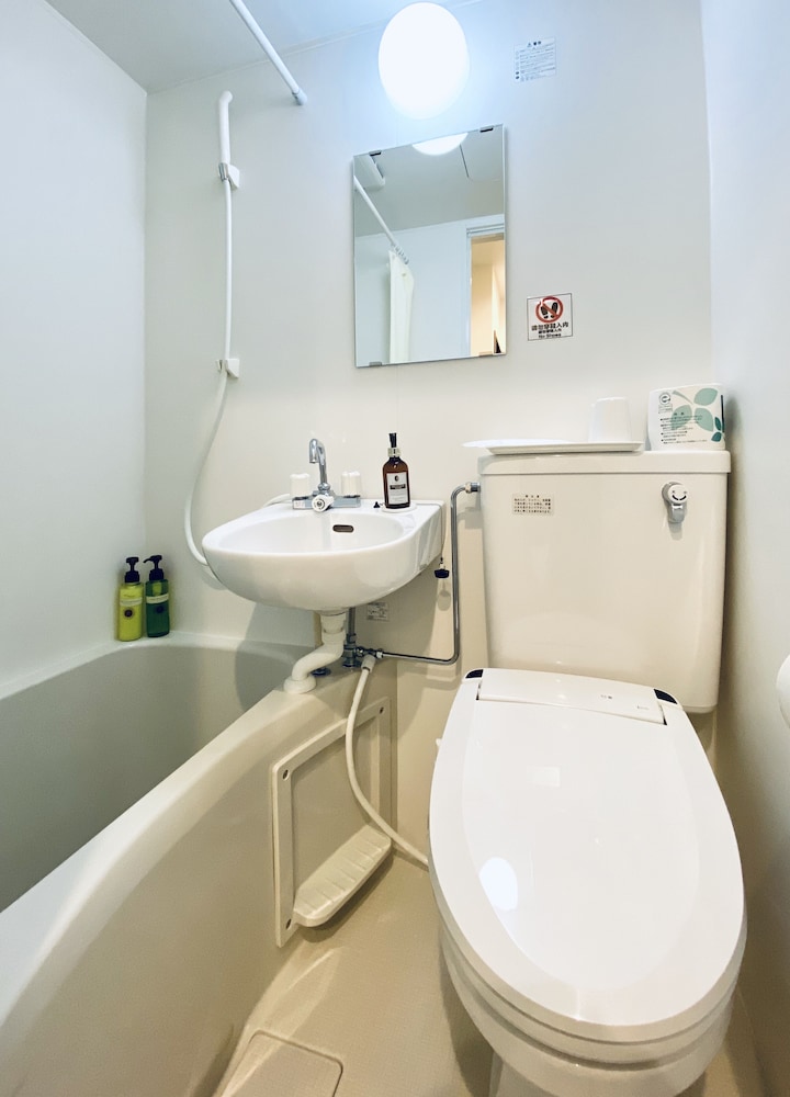 ツインルーム　B バスルーム0 | オオキニホテルなんば