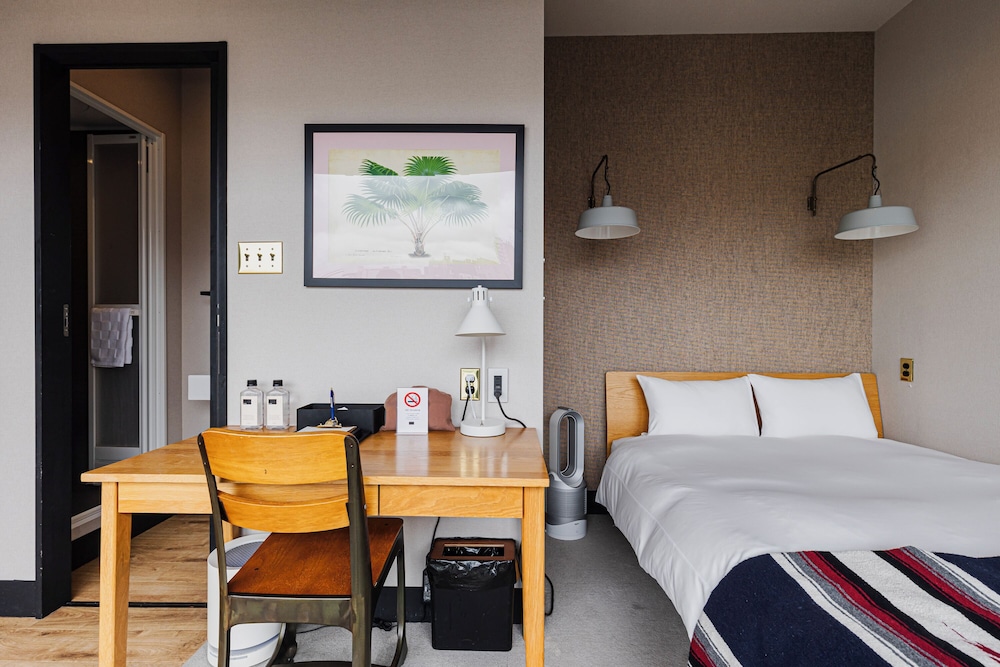 テラスダブルルーム 禁煙 (ベッドサイズ150x195cm) 客室2 | H HOTEL