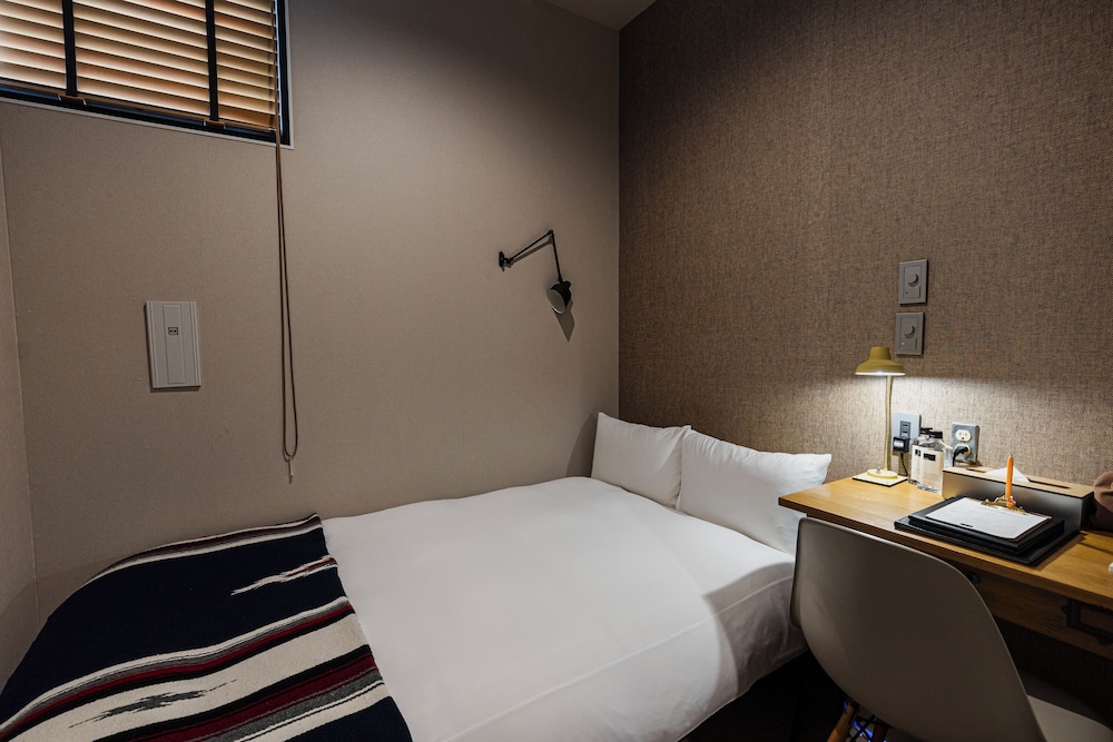 セミダブルルーム 禁煙 (ベッドサイズ120x195cm) | H HOTEL