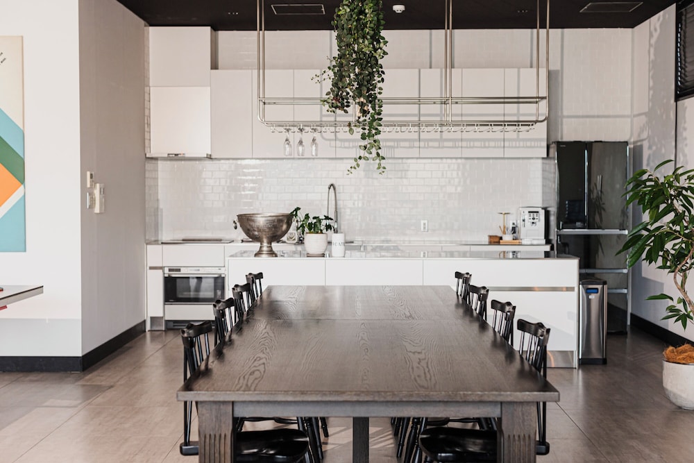 ペントハウス 禁煙 (145平米/ベッドサイズ210x195cm) 専用キッチン0 | H HOTEL