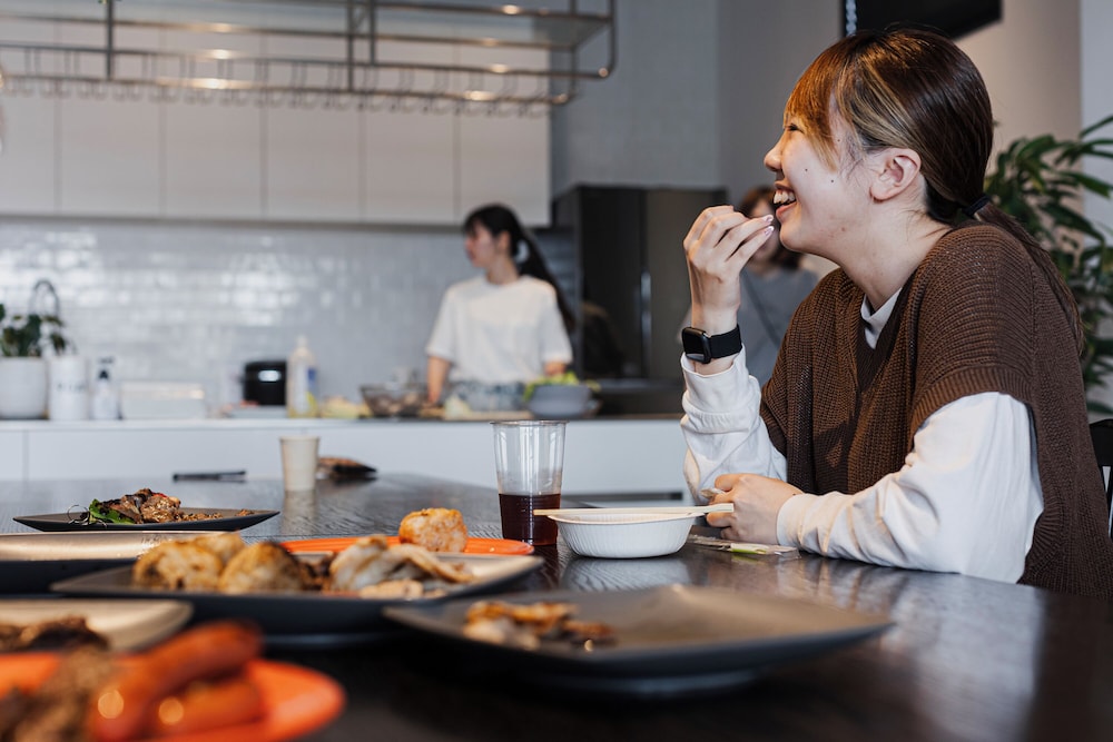 ペントハウス 禁煙 (145平米/ベッドサイズ210x195cm) リビング エリア2 | H HOTEL