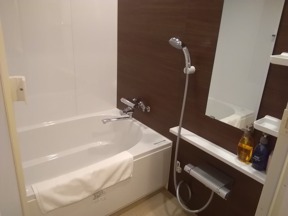 スーペリア ツインルーム 禁煙 バスルーム2 | ホテルアマービレ舞鶴