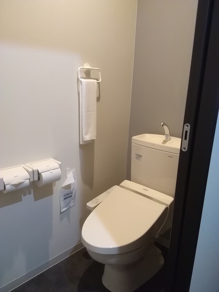 スーペリア ツインルーム 禁煙 バスルーム1 | ホテルアマービレ舞鶴