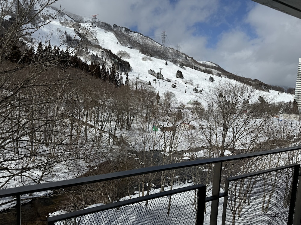 禁煙　タワー棟・和洋室（バス・トイレ付） 客室4 | the Kinta Naeba