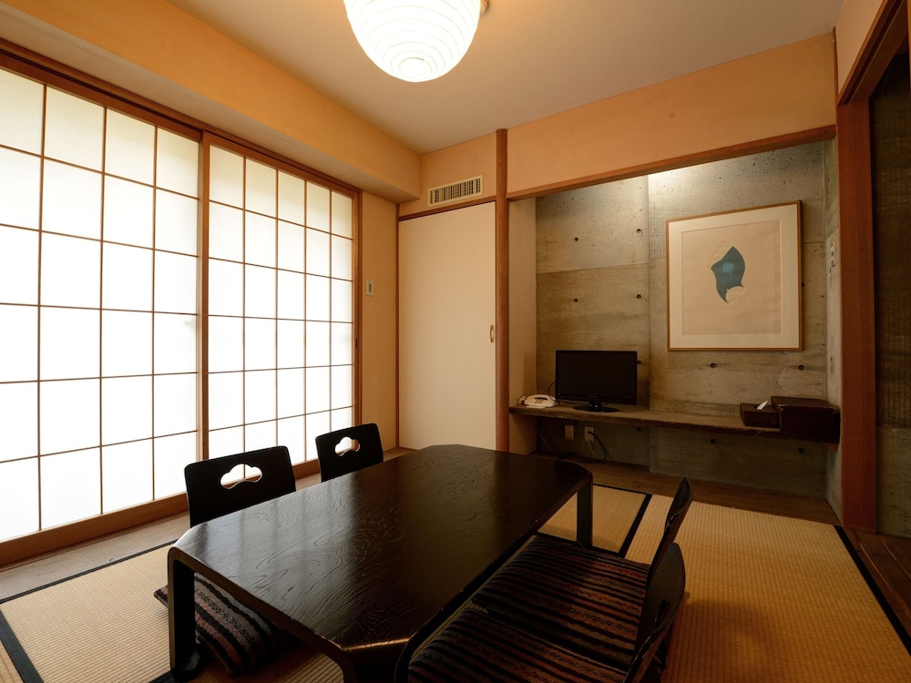 禁煙　タワー棟・和洋室（バス・トイレ付） 客室2 | the Kinta Naeba