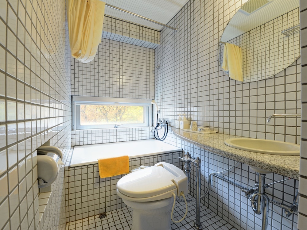 禁煙　タワー棟・和洋室（バス・トイレ付） 客室3 | the Kinta Naeba