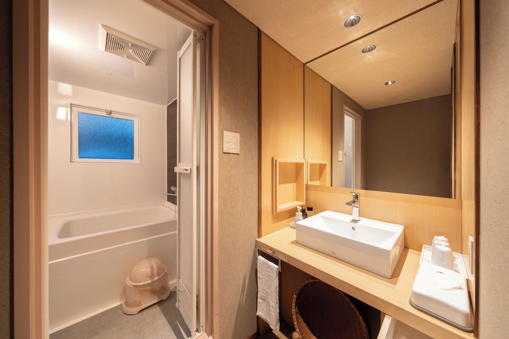 スーペリア ツインルーム 禁煙 バスルーム0 | 萩本陣