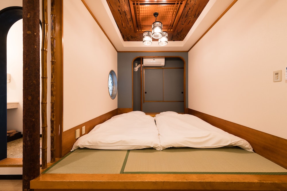 和室ツインルーム 専用バス&トイレ 客室1 | Tokyo Guest House Ouji Music Lounge