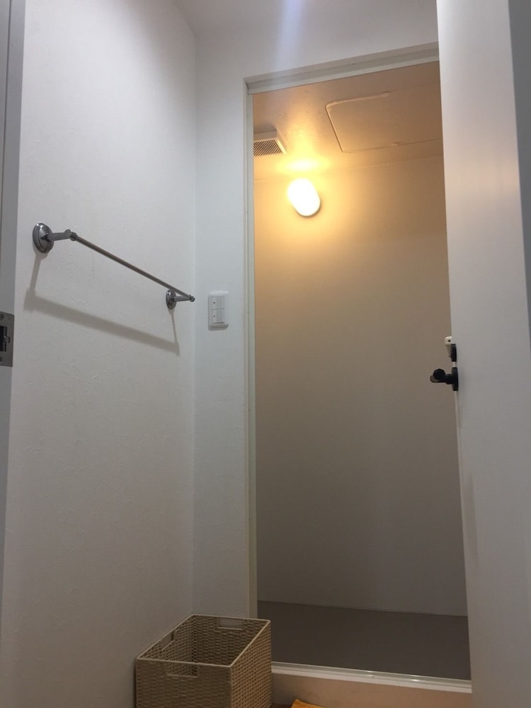 ダブルルーム 共用バス&トイレ バスルーム1 | Tokyo Guest House Ouji Music Lounge